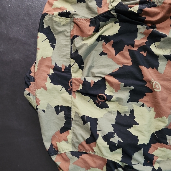 Like new LRG short sleeve button up camouflage shirt - Picture 5 of 5